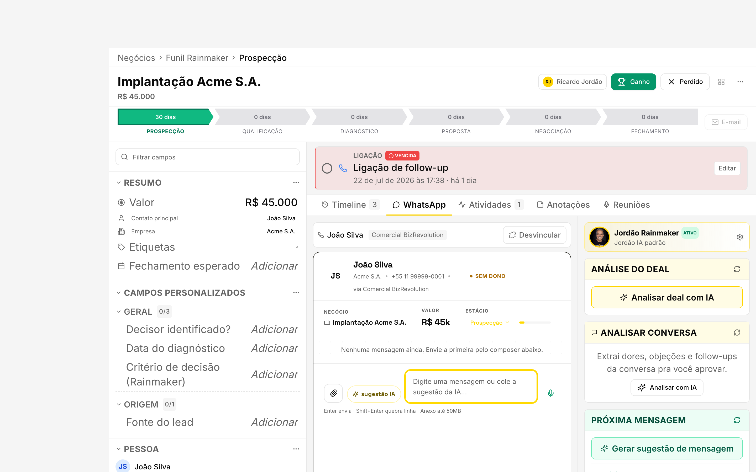 Painel do negócio aberto na aba Atividades, com uma tarefa criada (tipo, título e prazo)